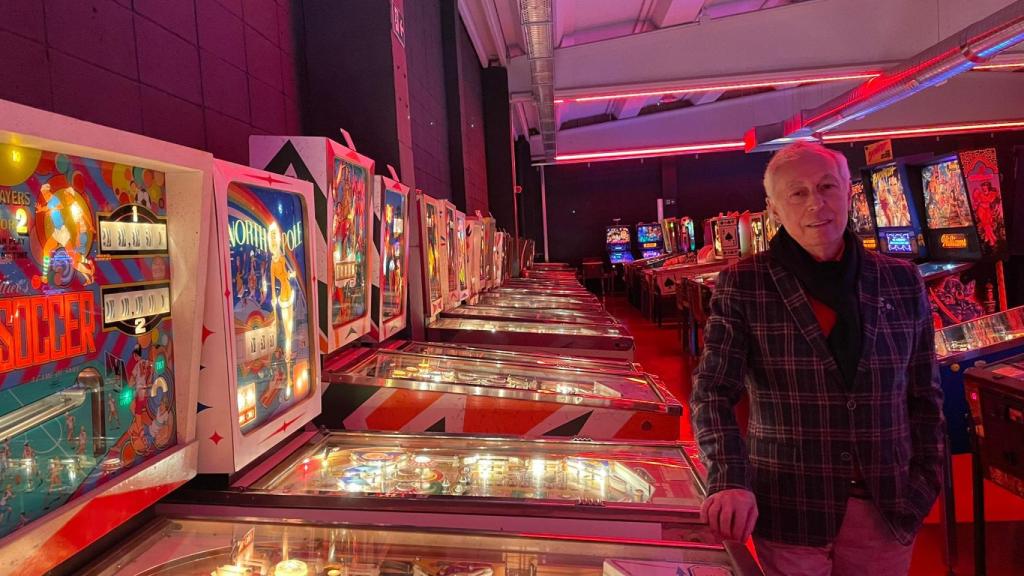 Jaume Sanahuja tiene cerca de 400 pinballs.