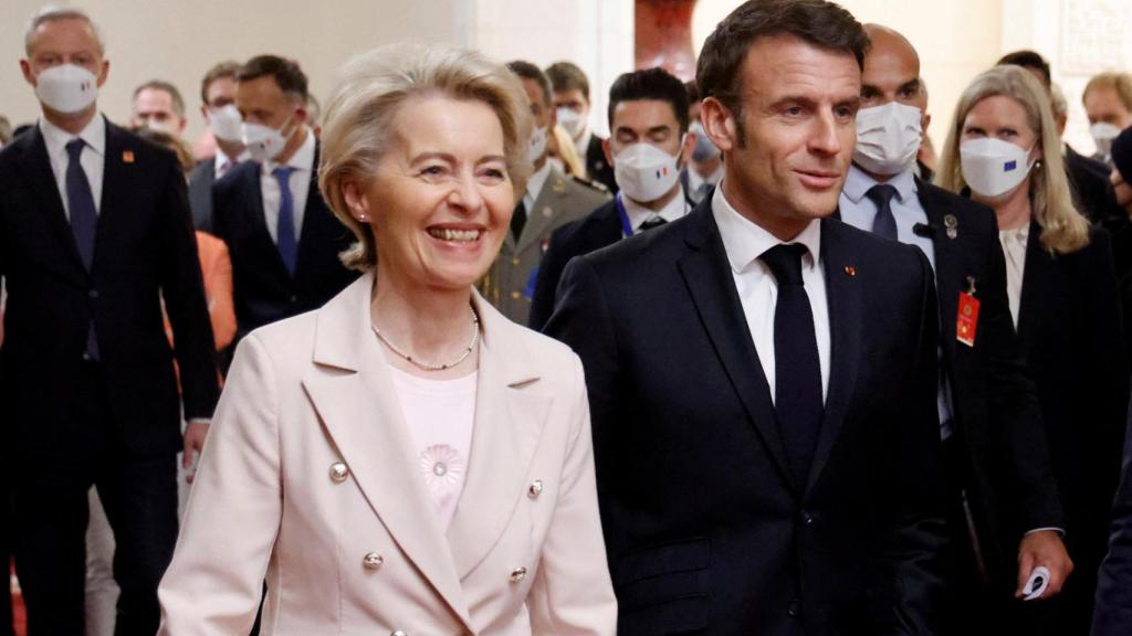 Ursula von der Leyen y Emmanuel Macron, durante su visita a Pekín