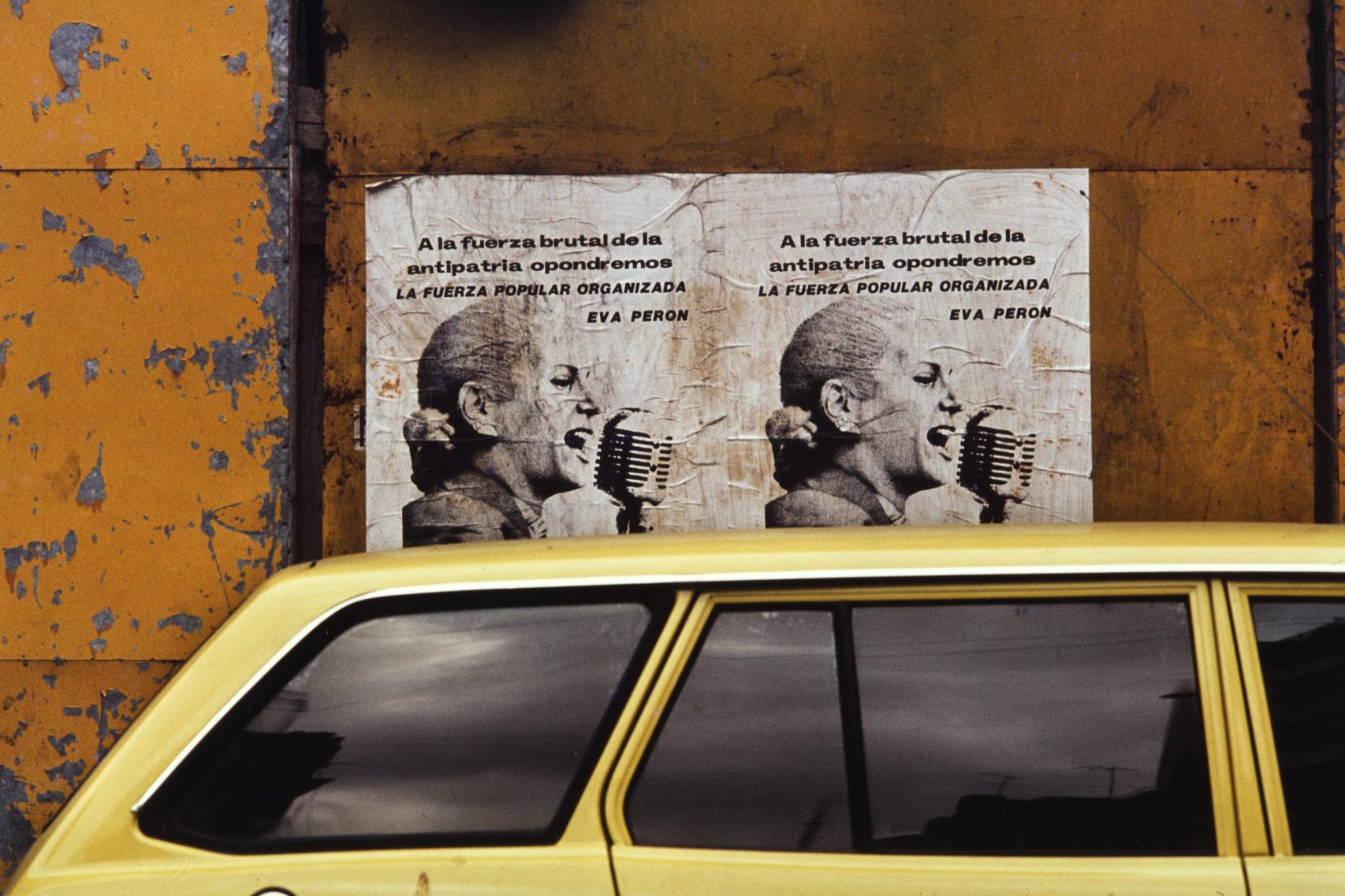 Facundo de Zuviría: 'Evita, San Telmo', septiembre de 1982.  Colección privada, París © Facundo de Zuviría
