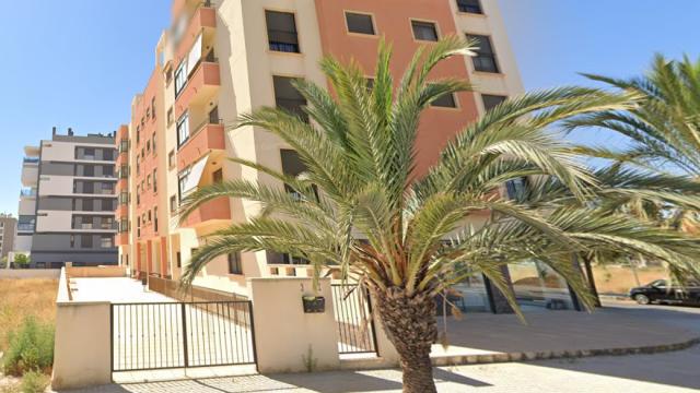 Una de las viviendas, a subasta en Elche.