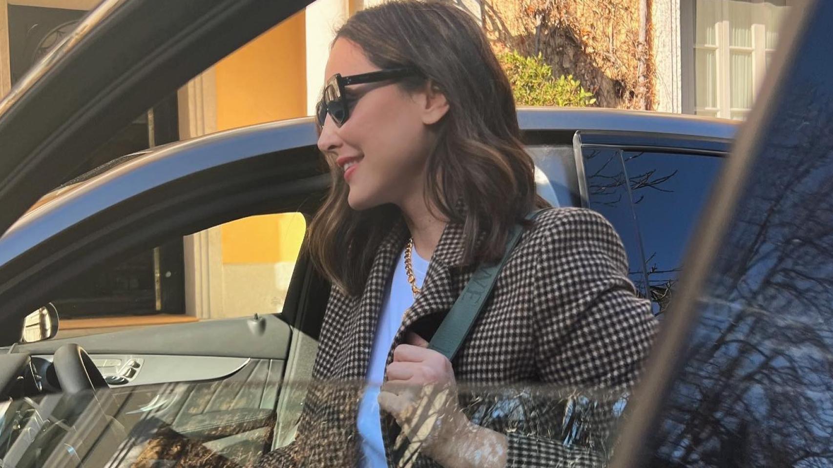 Tamara Falcó este pasado Jueves Santo en la puerta de casa de su madre.