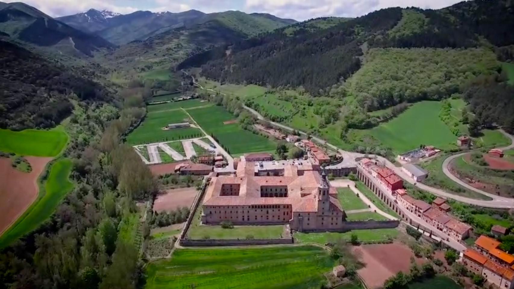 Vista aérea del monasterio de Yuso, en San Millán de la Cogolla