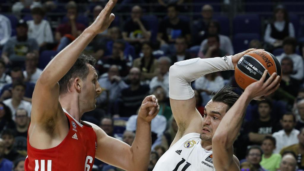 Mario Hezonja, con el balón en el partido ante el Bayern.
