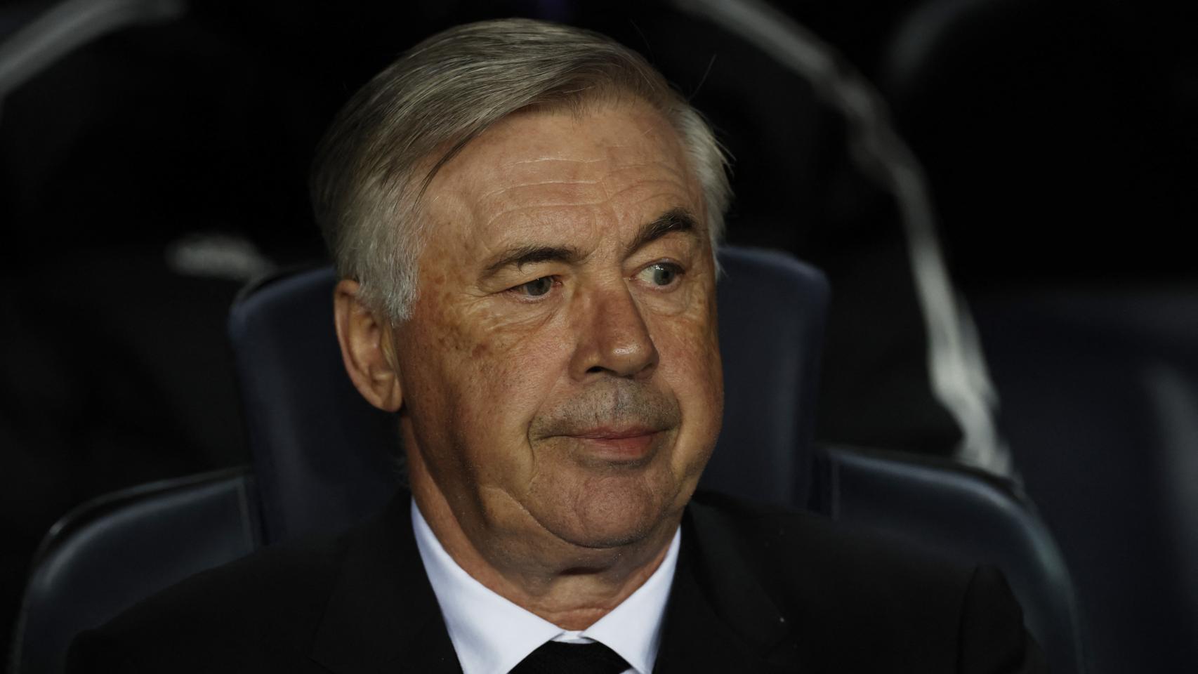Ancelotti, en el Camp Nou antes de enfrentarse al Barça.