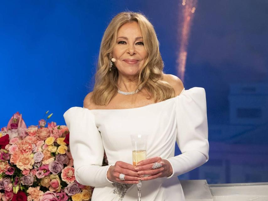Ana Obregón con joyas de Rabat en la noche de 31 de diciembre de 2020.