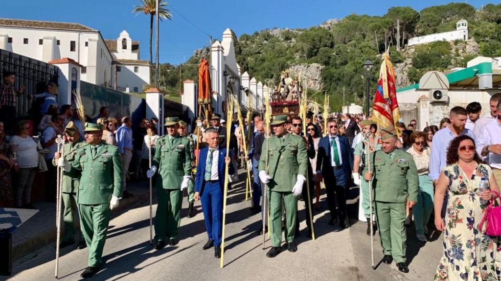 El empresario José Luis López desfila por Ubrique con la Legión