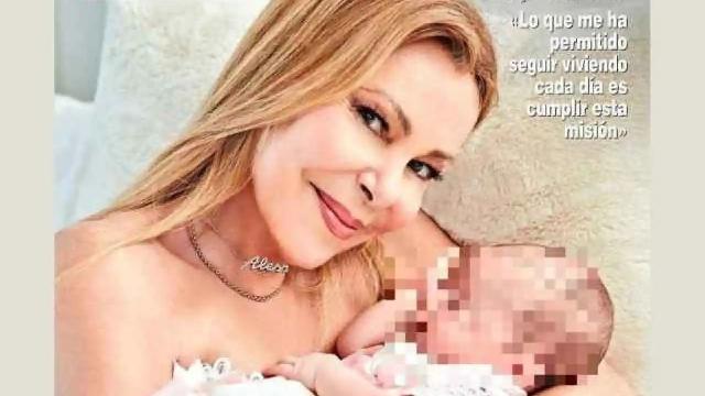 Portada de la revista ¡Hola! con Ana Obregón y su nieta.