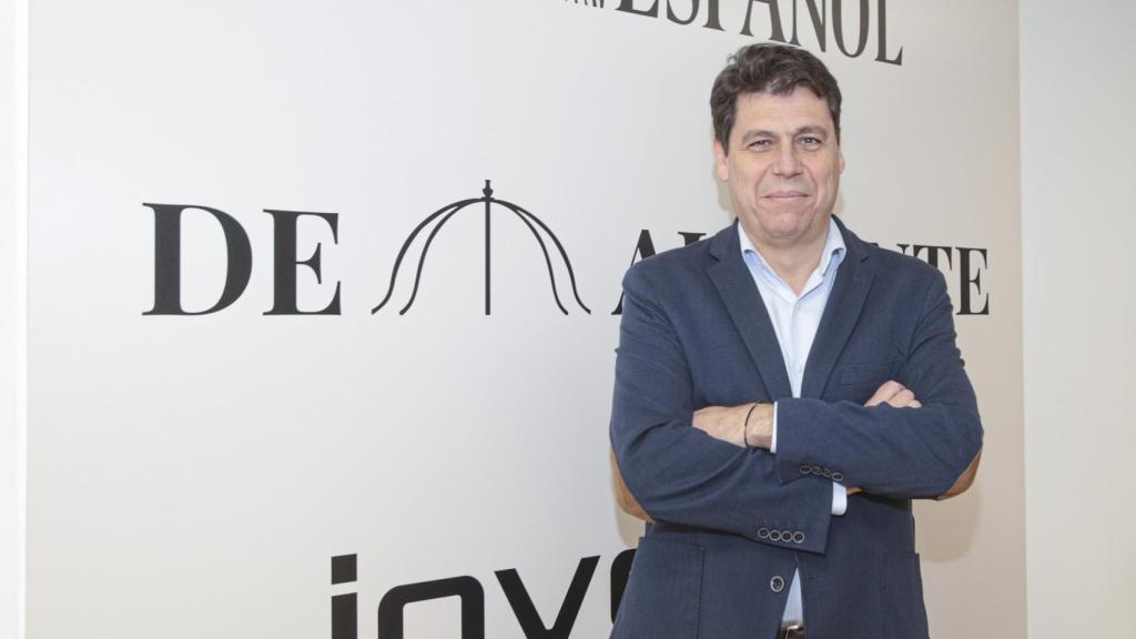 César Quintanilla, presidente de UEPAL, en la redacción de EL ESPAÑOL De Alicante.