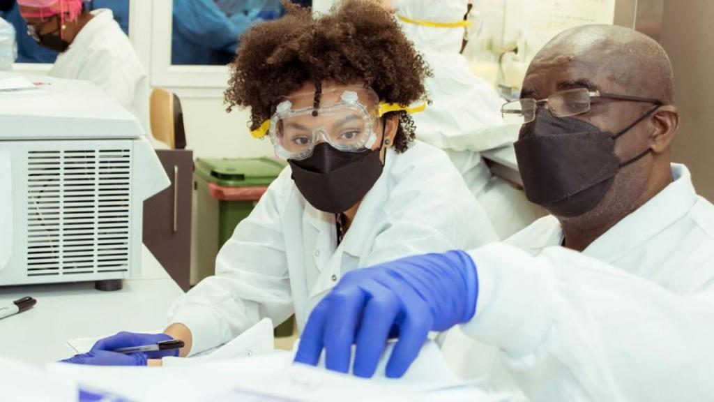 Técnicos realizan investigaciones en Guinea Ecuatorial.