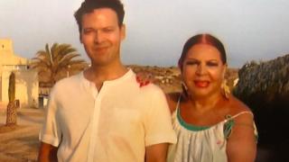 Sara Montiel junto a su amigo y biógrafo, Israel Rolón-Barada.