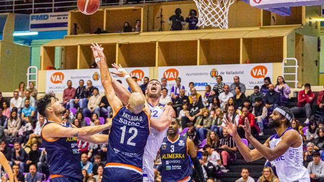 Sergio de la Fuente en uno de los partidos del Valladolid de Baloncesto.
