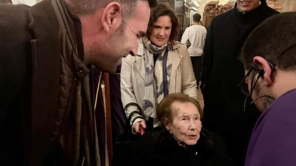 Patrocinio, a sus 105 años, pudo ver a Nuestro Padre Jesús gracias a la solidaridad de Ronda (Málaga)