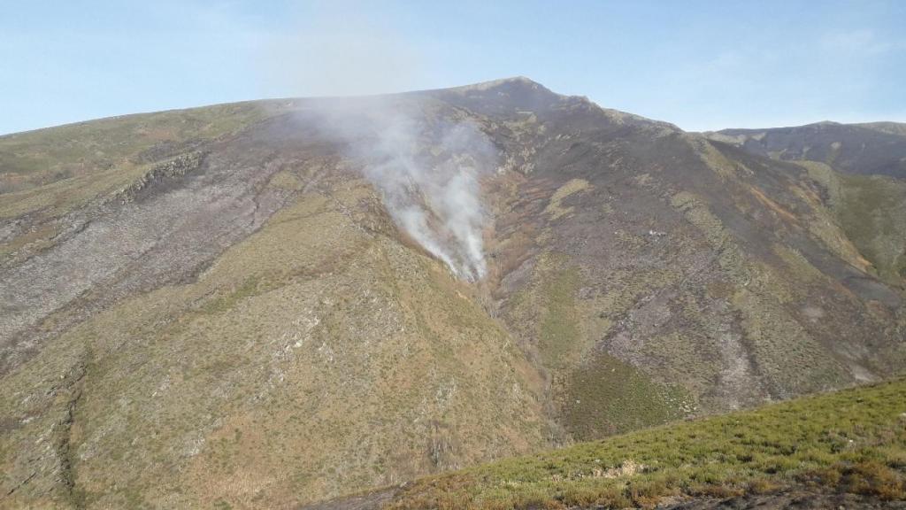 Baja a nivel cero el incendio del municipio leonés de La Baña