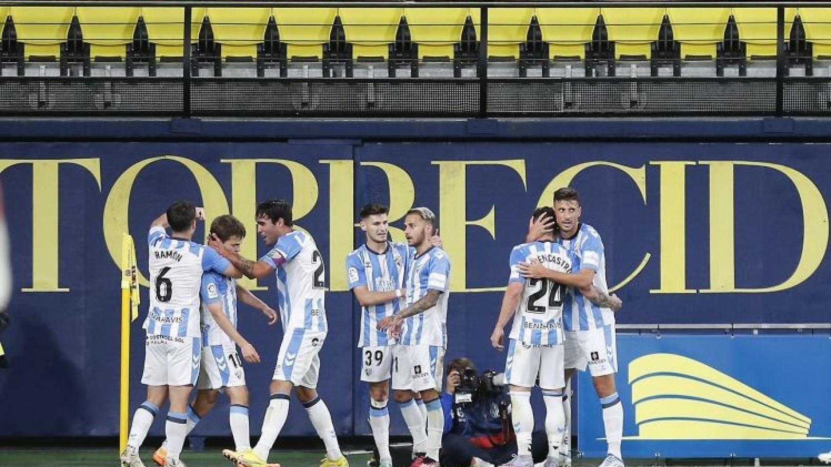 Los jugadores del Málaga celebran un gol en Villarreal.