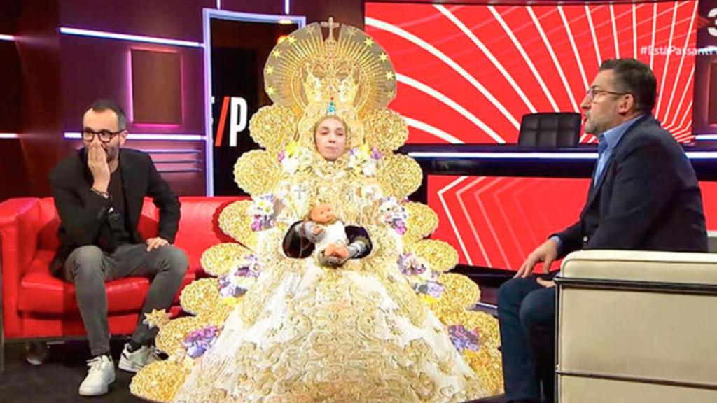 Imagen del programa 'Està passant' de TV3 con Toni Soler y Jair Domínguez.