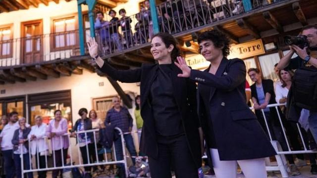 La presidenta de la Comunidad, a su llegada a Chinchón.