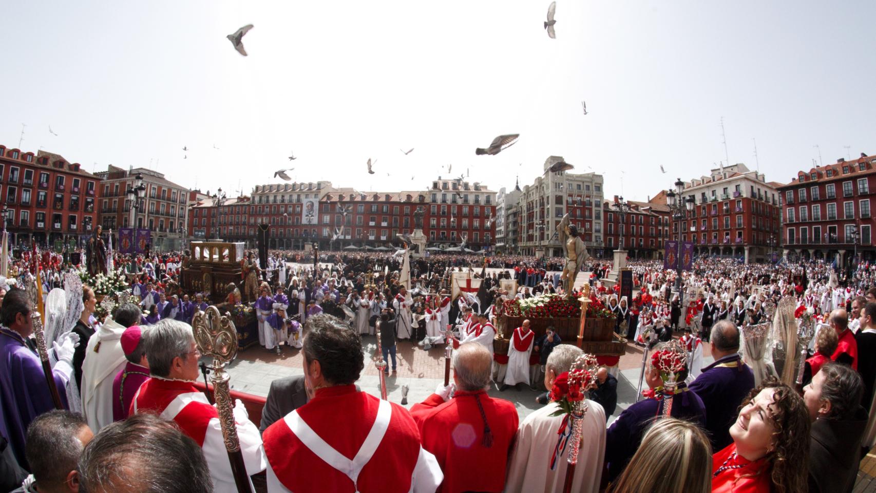 Procesión del Encuentro de Jesús Resucitado con la Virgen de la Alegría en Valladolid