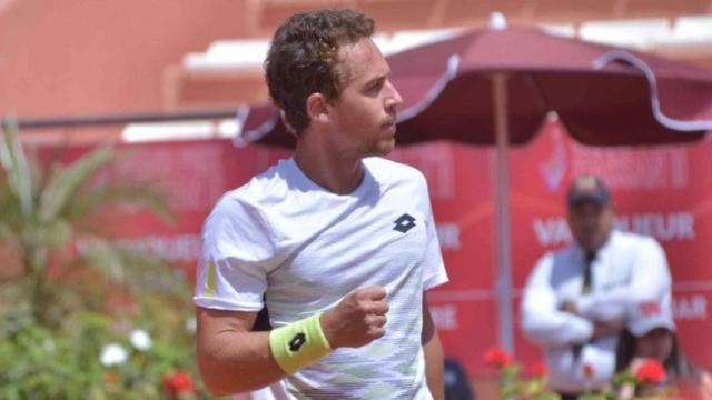 Roberto Carballés celebra su victoria en Marrakech.