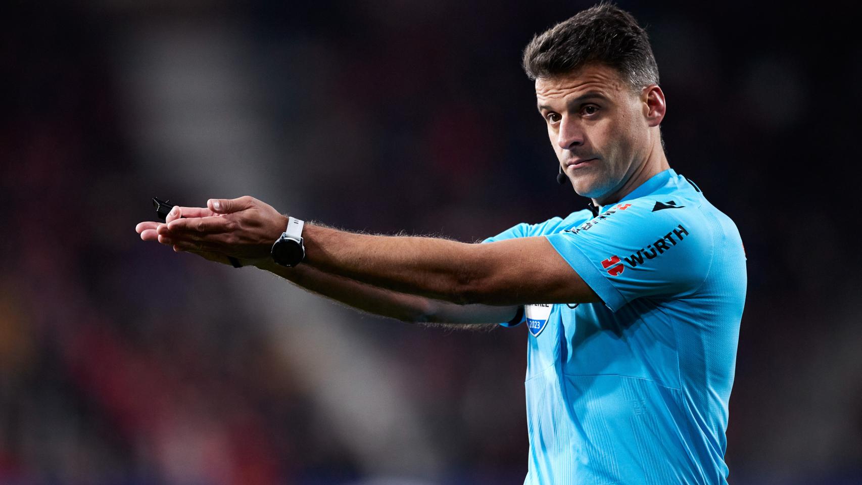 El árbitro Jesús Gil Manzano, durante un partido de la temporada 2022/2023