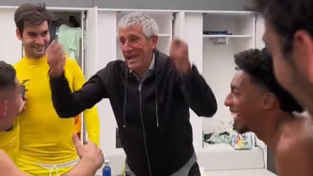 Captura del momento en el que Quique Setién imita a Carlo Ancelotti