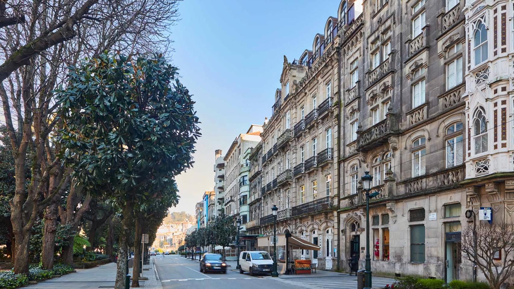 Fachada de un piso a la venta en Vigo de Ünique.