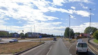 Punto donde se ha producido el accidente entre una ambulancia y un turismo en la VA-20.
