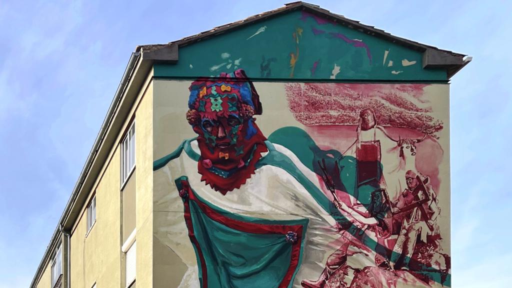 Mural de mascaradas en la avenida Galicia de Zamora