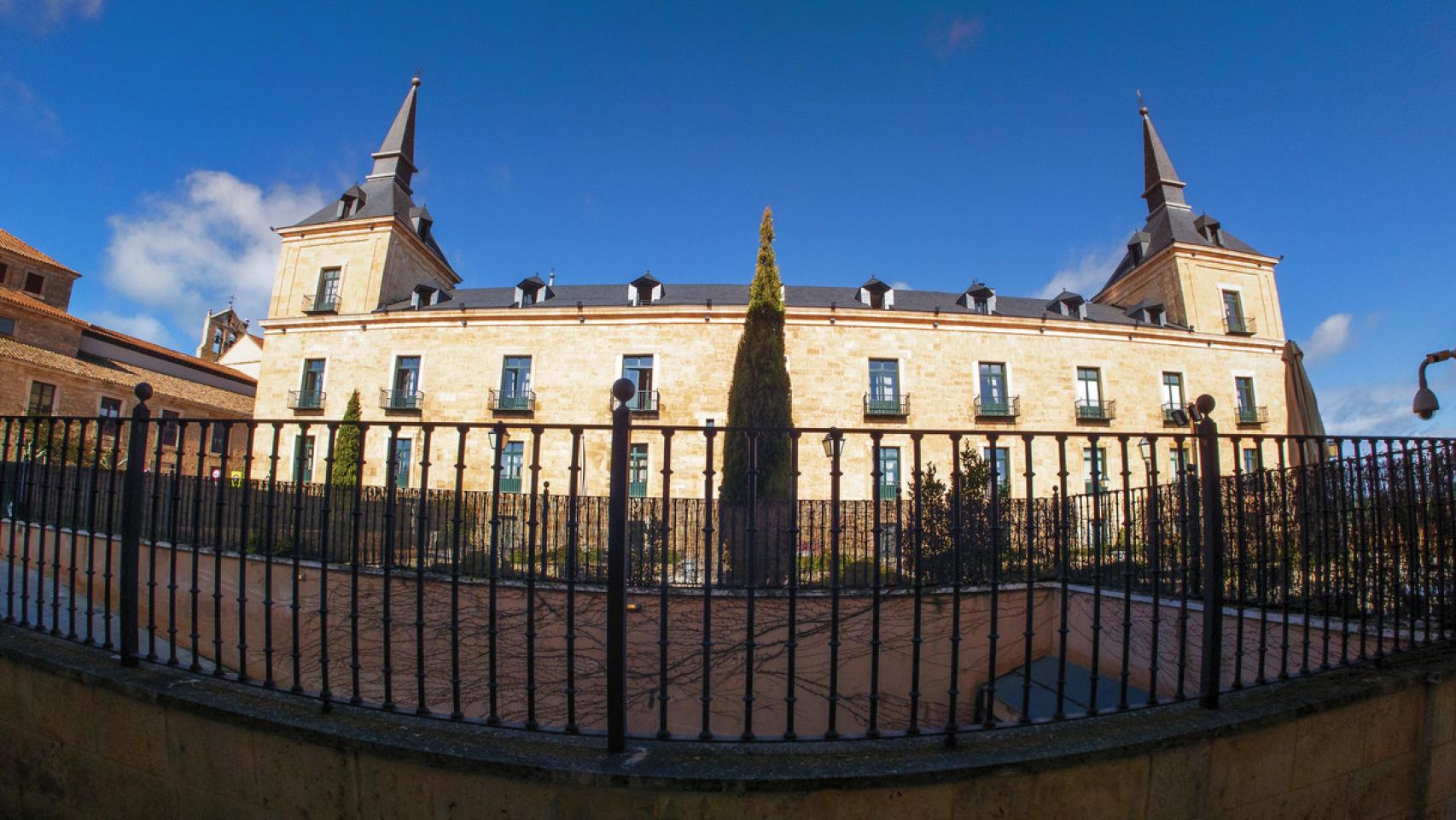 Este es el Parador de España con más historia: pasó la noche Napoleón y hubo una boda real