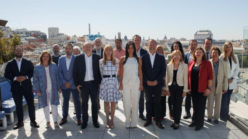 Foto de familia de los miembros de la lista electoral de Ciudadanos para las elecciones municipales de mayo.