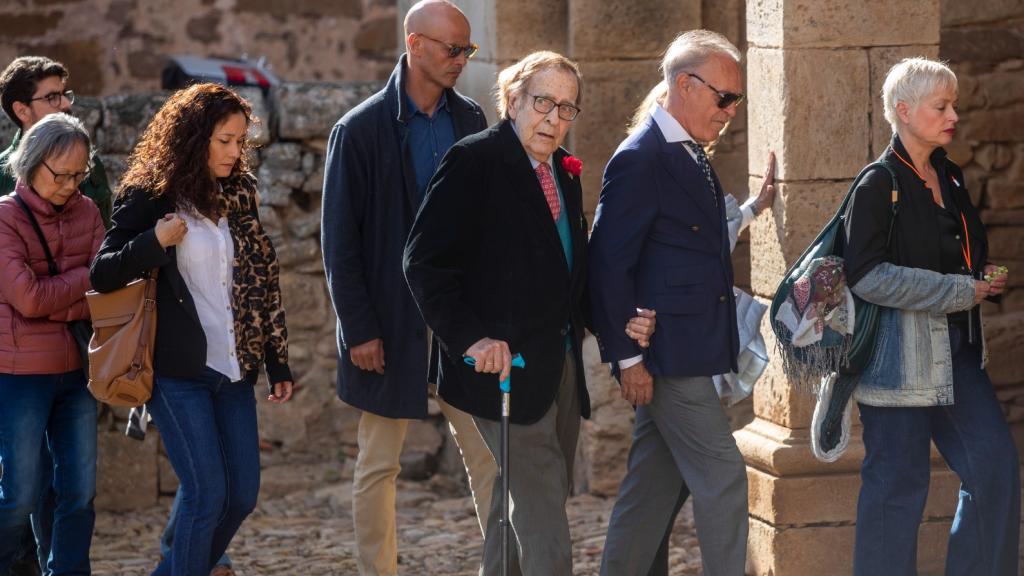 Ramón Tamames viajó a Castilfrío para el entierro de su amigo, que tuvo la idea de nombrarlo candidato a la moción.
