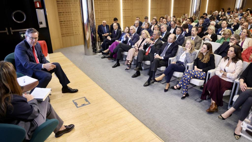 Lleno absoluto durante el desayuno informativo de Alfonso Serrano.