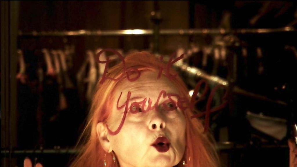 Westwood, Do It Yourself es una de las propuestas que giran en torno a la figura de Vivienne Westwood.