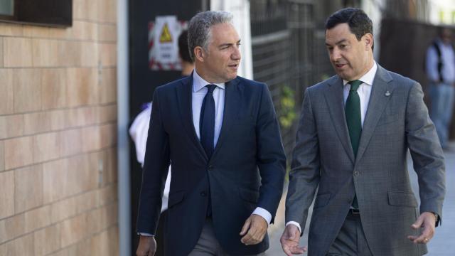 Elías Bendodo y Juanma Moreno, este miércoles en Sevilla.
