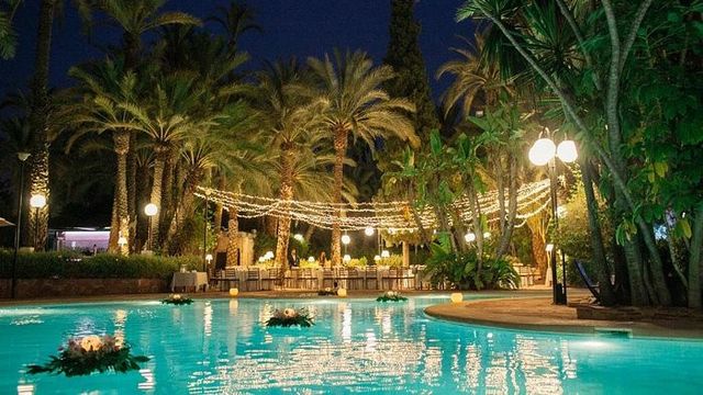 Imagen de archivo de la piscina del hotel Huerto del Cura.