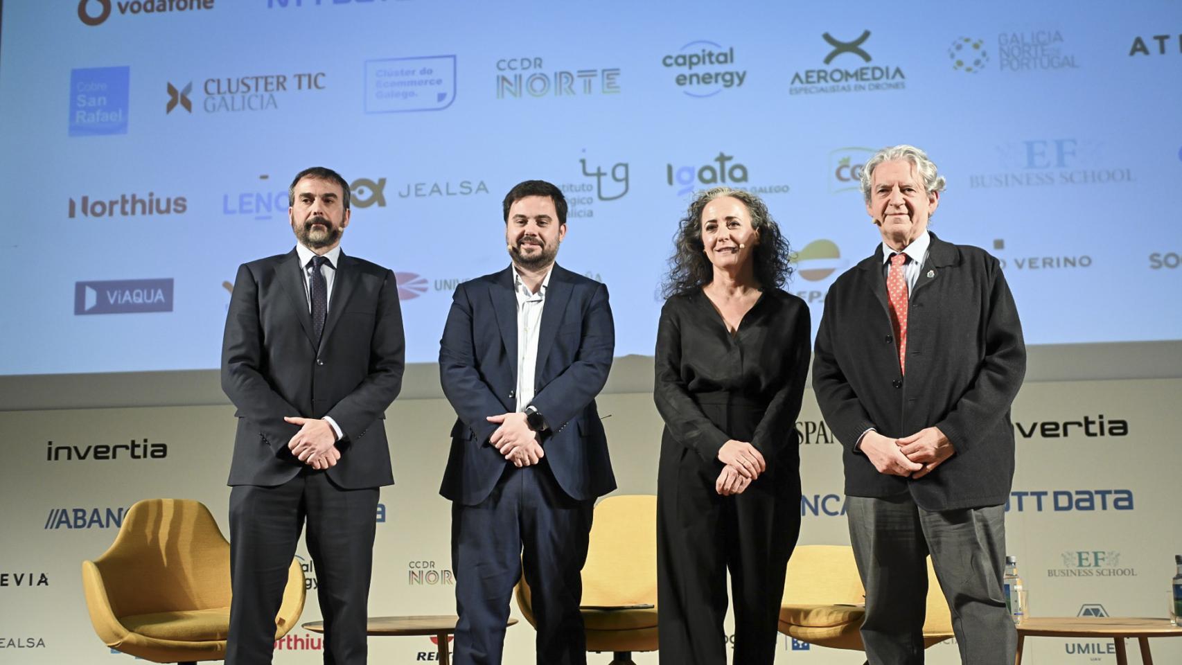 Pilar Múgica, directora médico territorial de HM Hospitales Galicia, Jorge Aboal, director xeral de Asistencia Sanitaria do Servizo Galego de Saúde Javier de Toro, vicepresidente del Colegio de Médicos de A Coruña y jefe del Servicio de Reumatología del Complejo Hospitalario Universitario de A Coruña (CHUAC)