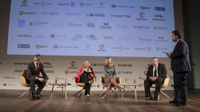 António Cunha, presidente de la Comissão de Coordenação e Desenvolvimento Regional do Norte de Portugal, Luis Nobre, alcalde de Viana do Castelo y Paula Uría, secretaria general de Industria de la Xunta de Galicia, en el Foro Económico Galicia 2023