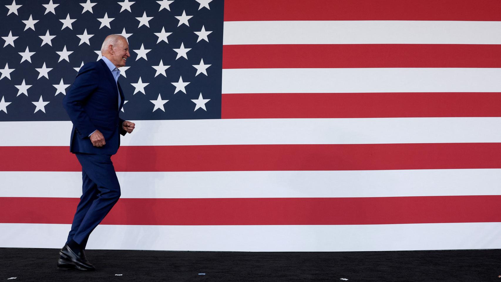 El presidente de Estados Unidos, Joe Biden, participa en un acto de campaña del candidato a gobernador de Virginia, Terry McAuliffe.