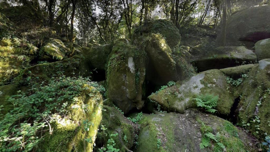 Entradas a las cuevas del Folón (Coruxo, Pontevedra). Foto: Google Earth