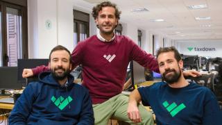 De izquierda a derecha, Joaquín Fernández, Álvaro Falcones y Enrique García, los tres cofundadores de Taxdown.