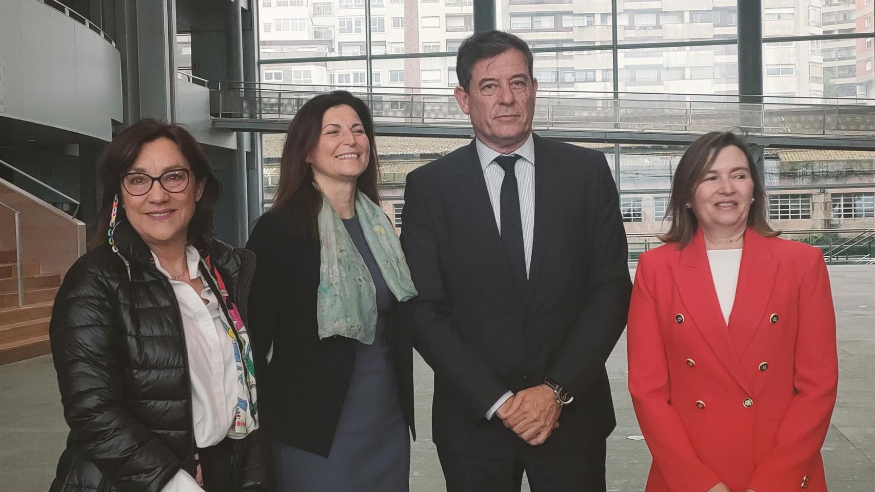 La subdelegada del Gobierno en Pontevedra, Maica Larriba; la secretaria general de Investigación, Raquel Yotti; el delegado del Gobierno en Galicia, José Ramón Gómez Besteiro; y la secretaria general de Pesca, Isabel Artime.