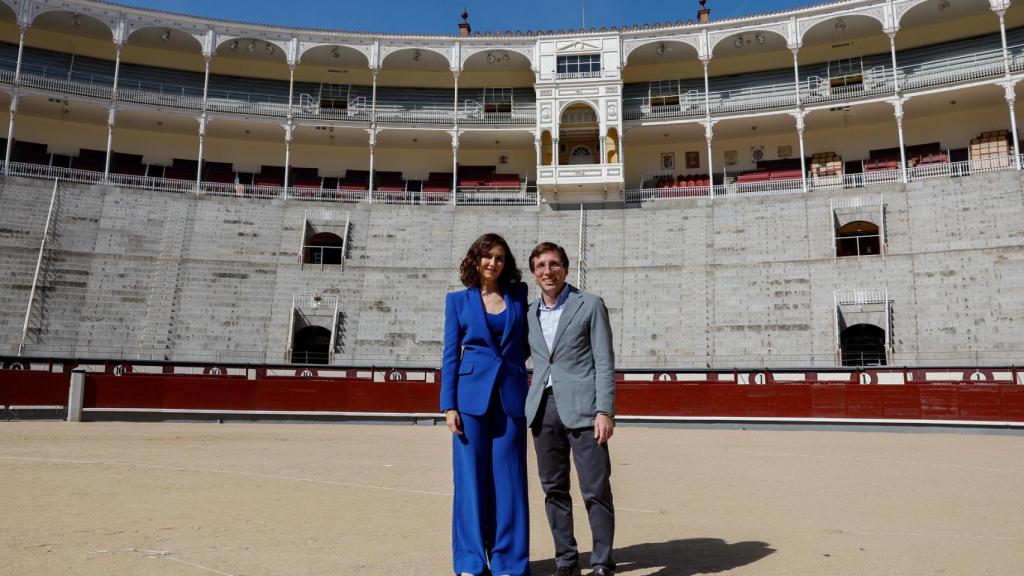Ayuso y Almeida, en la Plaza de las Ventas de Madrid.