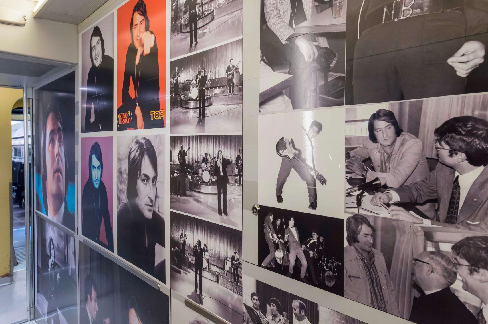 Exposición de Nino Bravo en un tren AVE de Renfe