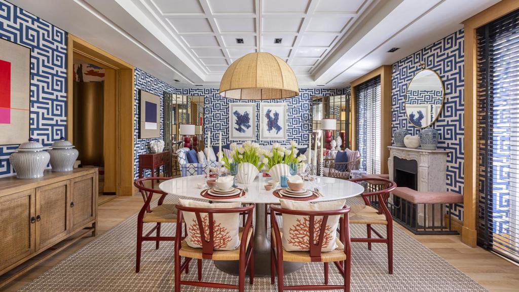 El salón-comedor diseñador por los interioristas de Decor Studio.