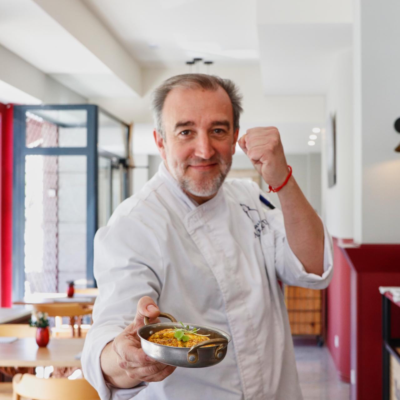 Ignacio Rodrigo, más conocido como Iñaki Rodaballo, es el jefe de cocina.