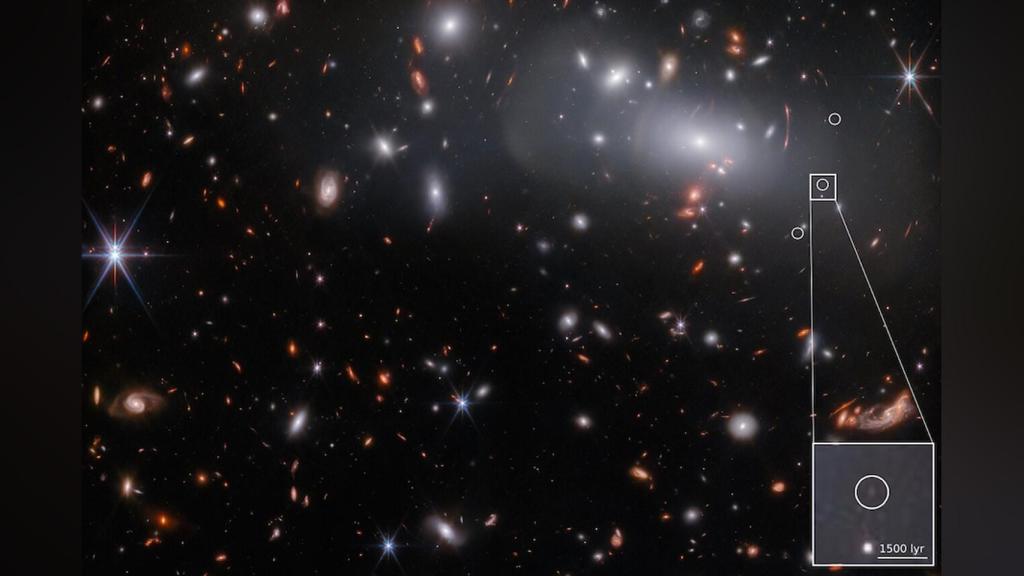 Fotografía sin recortar que resalta la galaxia descubierta.