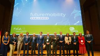 El presidente de la Junta, Alfonso Fernández Mañueco, el presidente del Cluster Fàcyl, Félix Cano de la Fuente, el comisionado del PERTE del Vehículo Eléctrico y Conectado del Ministerio de Industria, Comercio y Turismo, José María López, el director de Asuntos Públicos, Impacto Social y Comunicación de Renault Iberia, Jesús Presa, y el presidente Ejecutivo de Gestamp, Francisco Riberas, la primera edición del congreso Future Mobility Challenges.