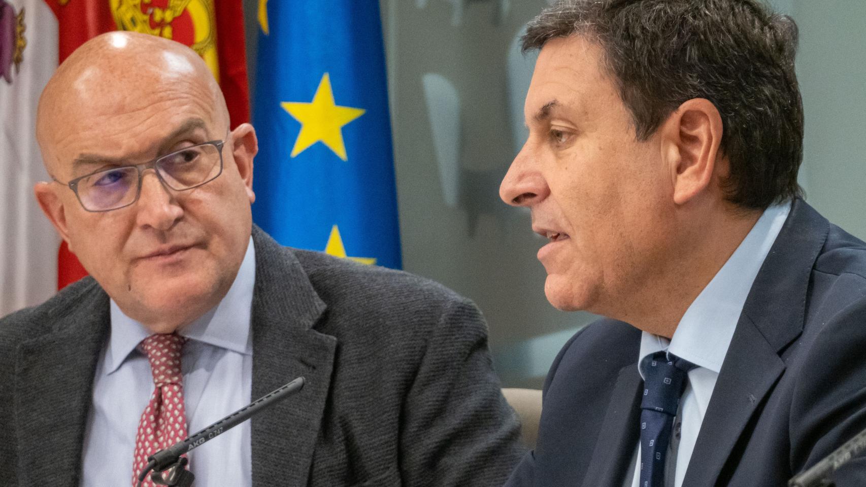 El consejero de Presidencia, Jesús Julio Carnero, junto al portavoz Fernández Carriedo