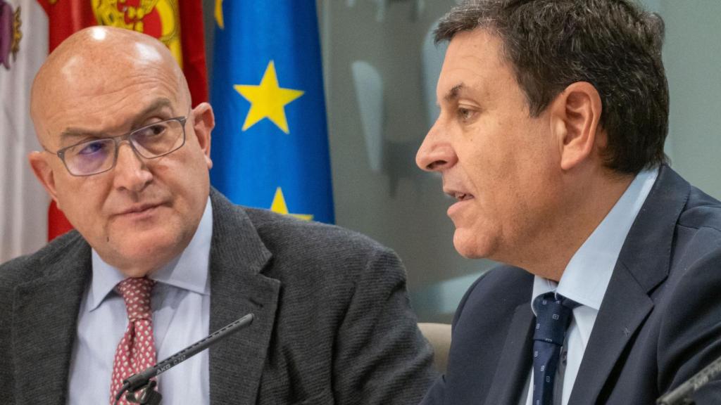 El consejero de Presidencia, Jesús Julio Carnero, junto al portavoz Fernández Carriedo