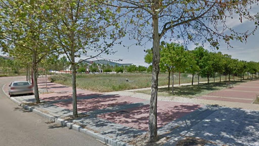 Imagen de la calle donde se ubica la parcela en Villa del Prado