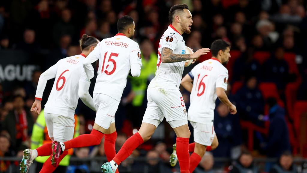 Los jugadores del Sevilla, celebrando un gol ante el Manchester United en la Europa League 2022/2023